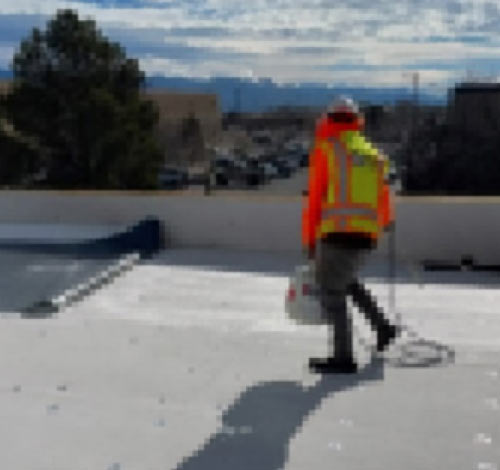 aplying coat roofing