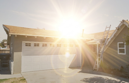  Overexposed lens flare and direct sunlight, hiding the roof and the quality of the work.